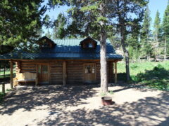 Wyoming High Country Lodge Bighorn Mountains recreation resort duplex cabin lodging