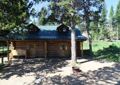 Wyoming High Country Lodge Bighorn Mountains recreation resort duplex cabin lodging