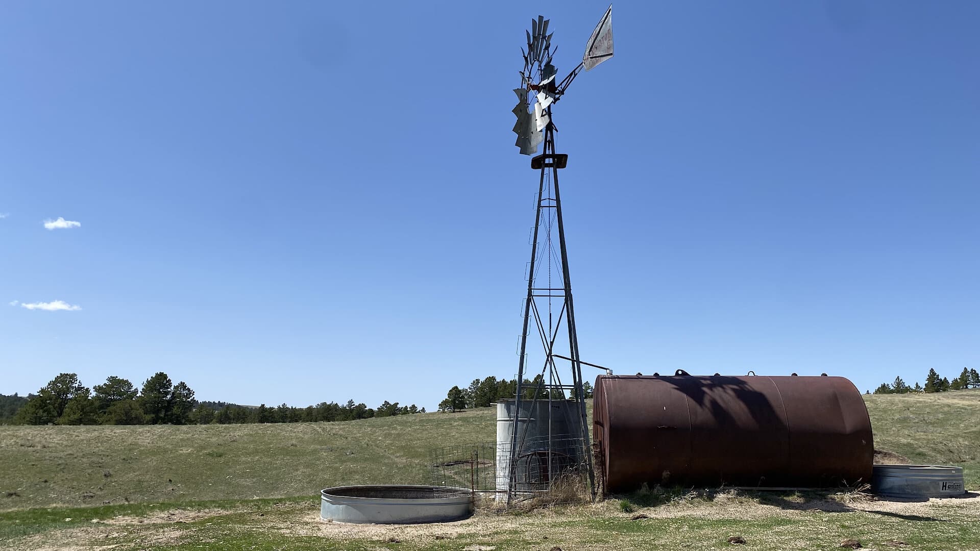 Hat Creek Breaks Retreat windmill and storage tank