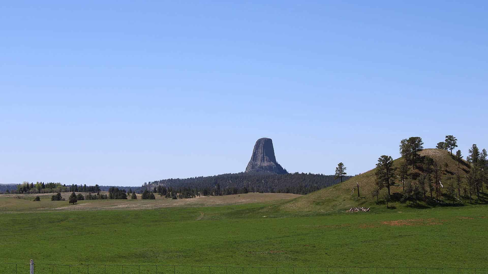 Area around New Haven, Wyoming, showing Devil's Tower National Monument in the distance