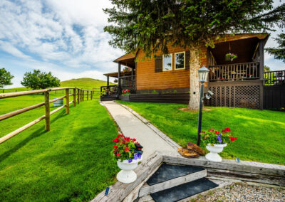 Creekside at Bird Farm entrance path