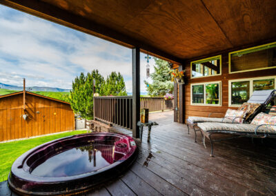 Creekside at Bird Farm hot tub and deck
